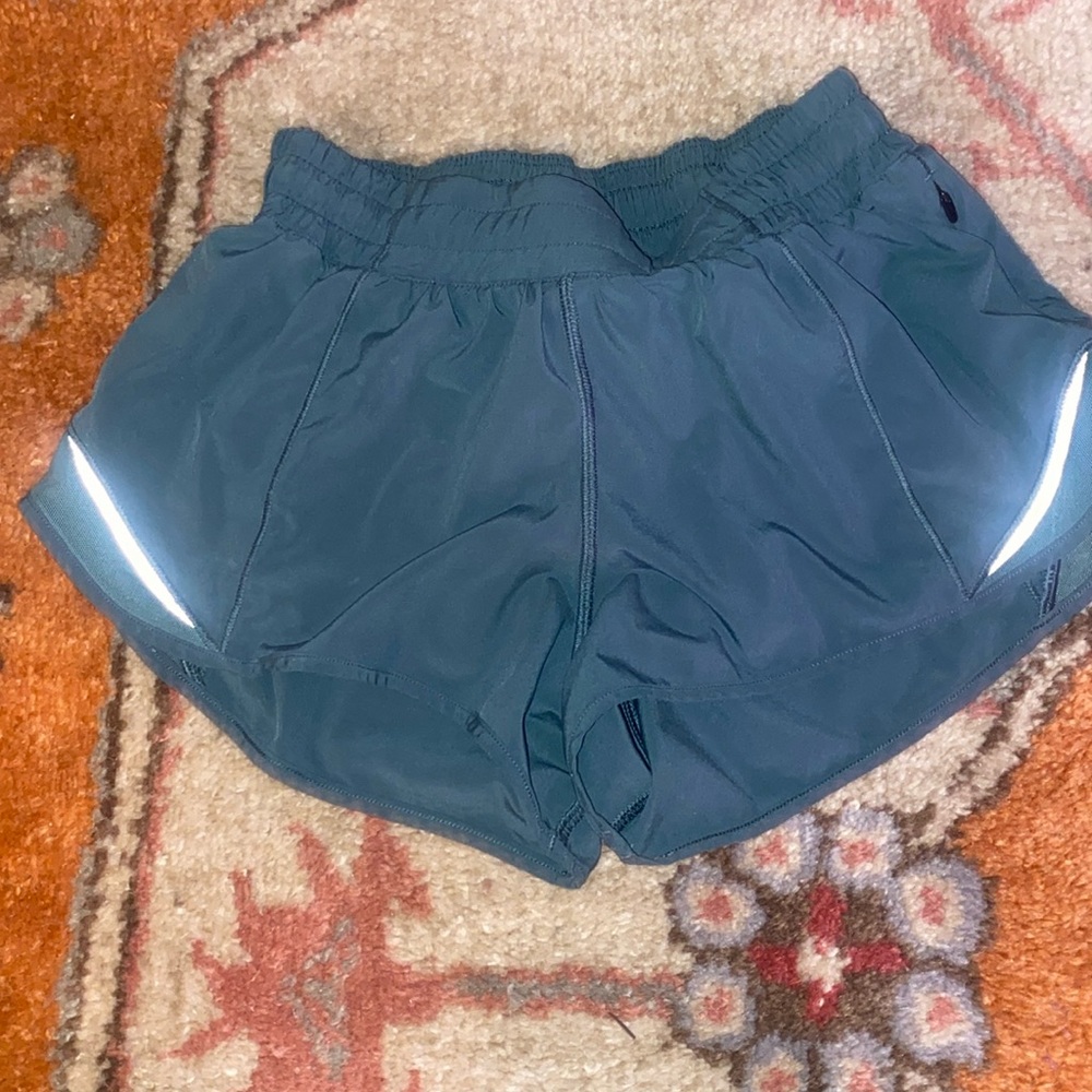 Lululemon, green, 2.5 inches, size 4